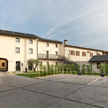Portone180 Guest House Roveredo in Piano Esterno foto