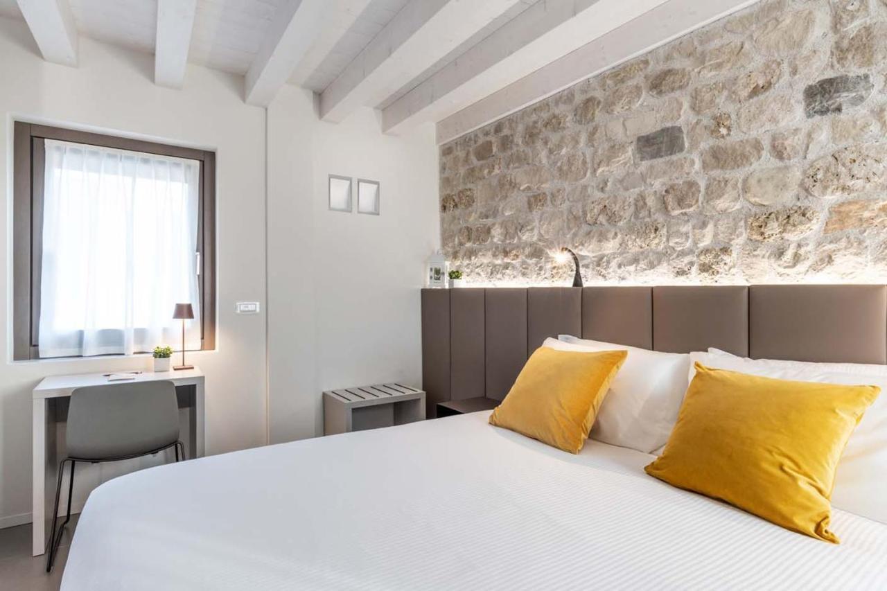 Portone180 Guest House Roveredo in Piano Esterno foto