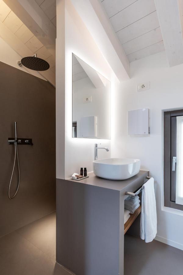 Portone180 Guest House Roveredo in Piano Esterno foto